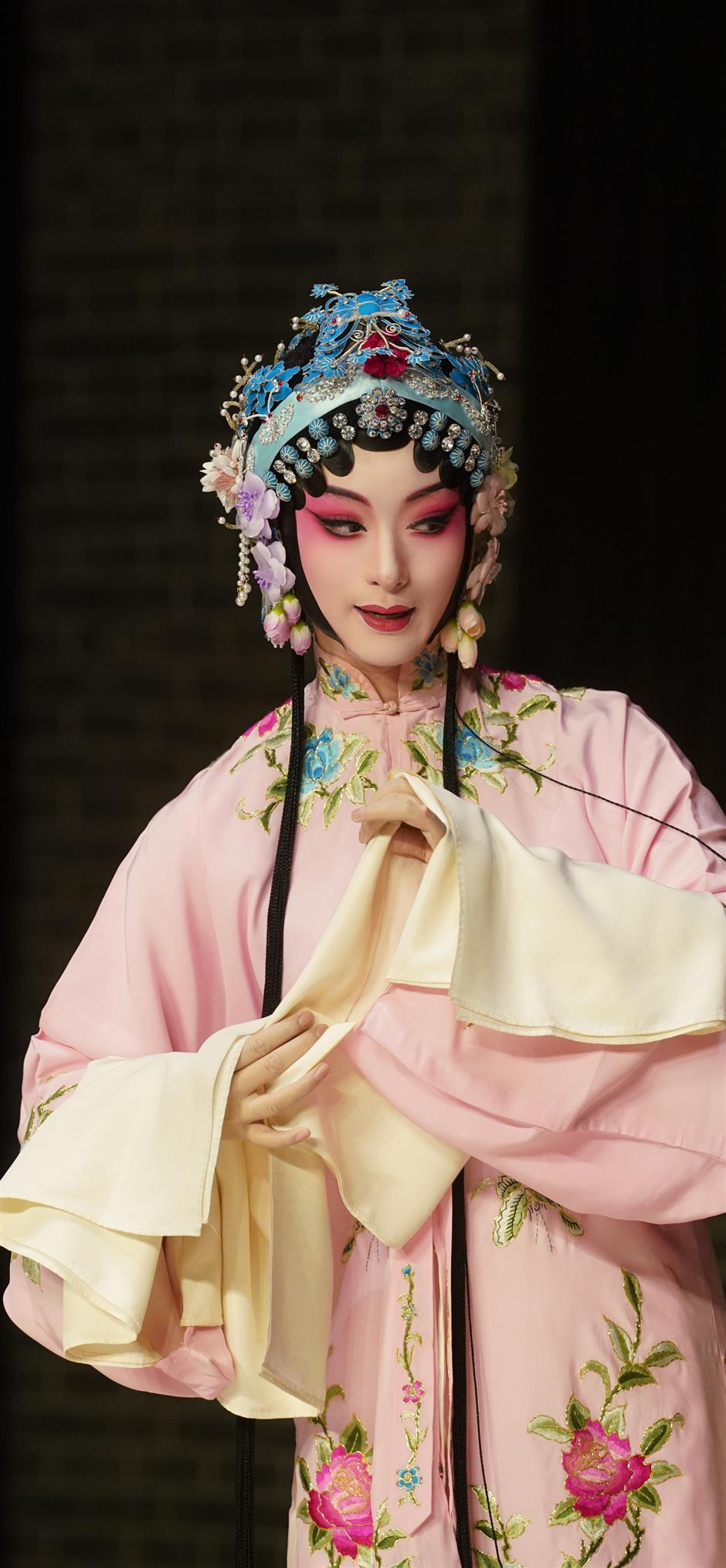 Kunqu Opera performance on song for New Year