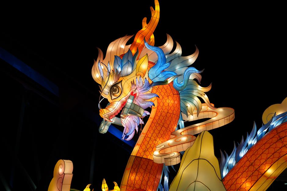 Happy Valley welcomes Dragon Year early with lantern festival