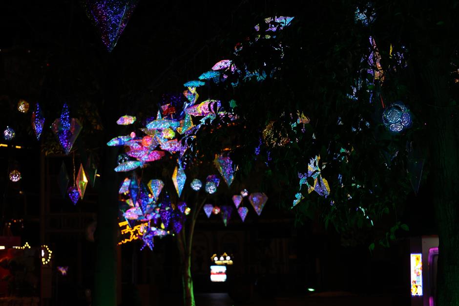 Happy Valley welcomes Dragon Year early with lantern festival