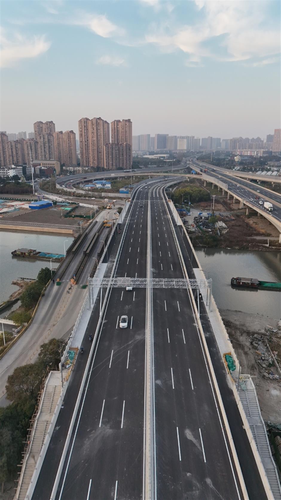 2 bridges across Wusong River open to traffic