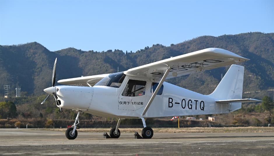 Chinese electric airplane completes maiden flight